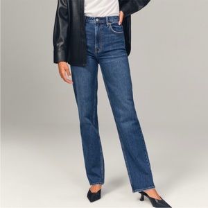 Abercrombie & Fitch Ultra High Rise 90s straight 
Size 24/00 short